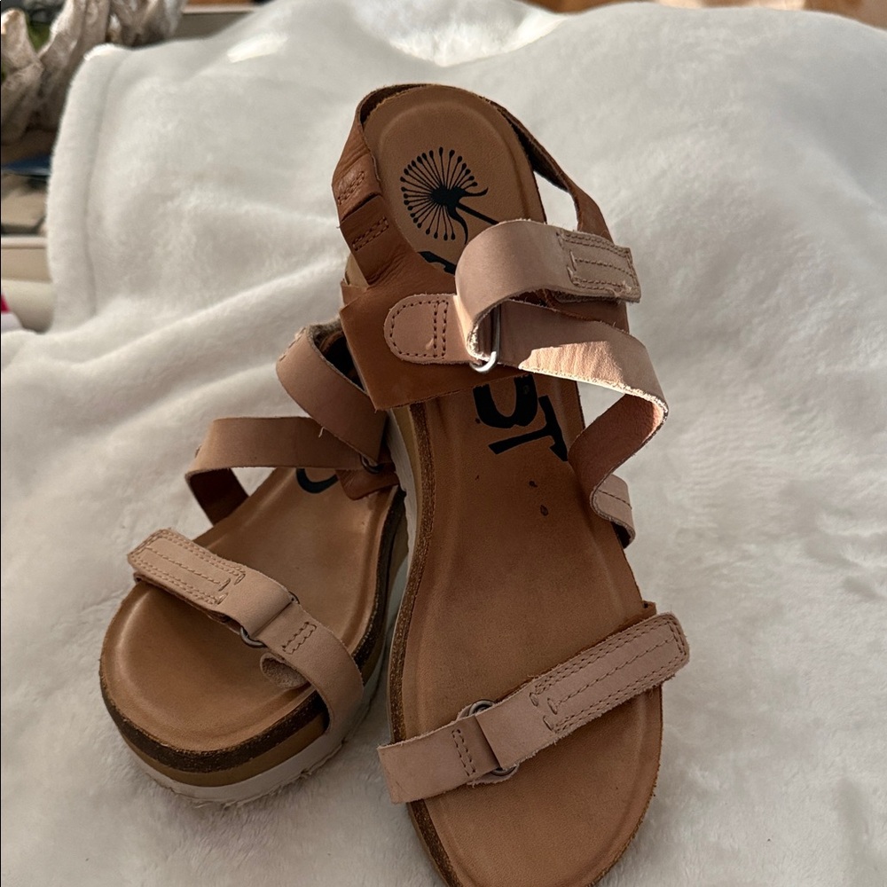 OTBT Women's Strappy Leather Sandals in Tan and Nude